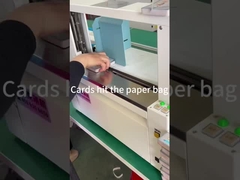 کارت ها به کيسه ي کاغذي برخورد کردن